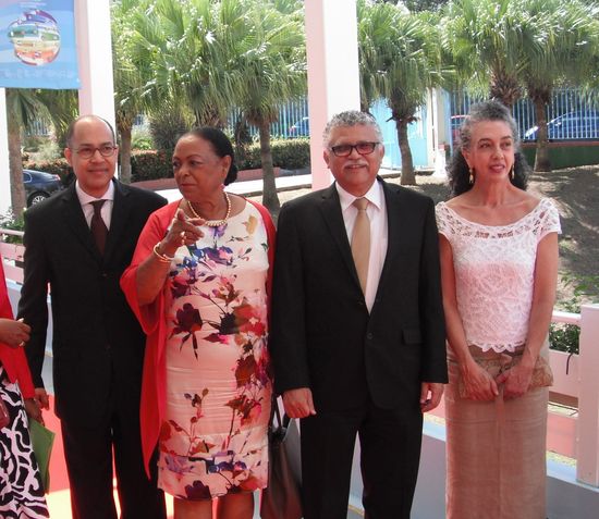 Les ambassadeurs Alphonso Munera et Fred Constant encadrant Mme Borel-Lincertin, Présidente du Conseil régional